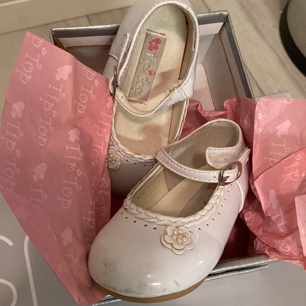 Girls Toddler Size 6 Velcro Dress Shoe